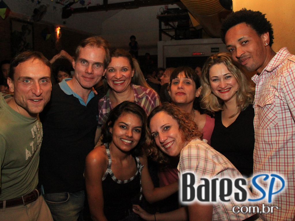 Canto da Ema recebeu os agitos do grupo Ó do Forró neste domingo Canto da Ema recebeu os agitos do grupo Ó do Forró neste domingo