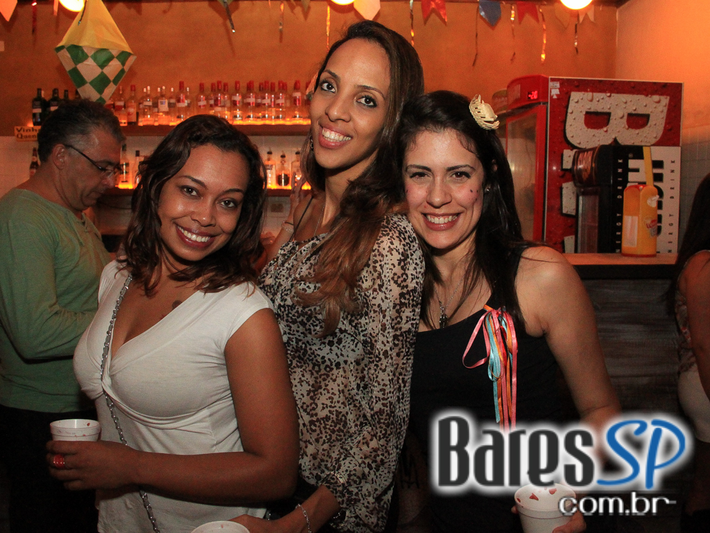 Canto da Ema recebeu os agitos do grupo Ó do Forró neste domingo Canto da Ema recebeu os agitos do grupo Ó do Forró neste domingo