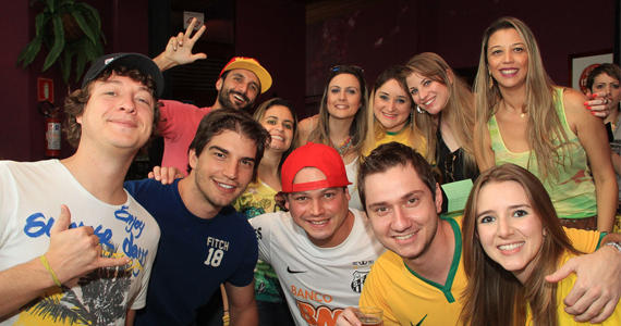 Bar Camará transmitiu jogo do Brasil x Camarões com pacote especial