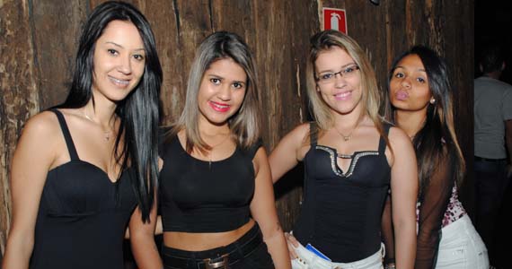 Funkeira Valesca Popozuda apresentou seus sucessos no palco da Outlaws na quinta-feira 