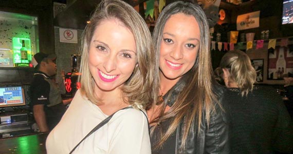 Remake se apresentaram no palco do Rhino Pub no sábado 