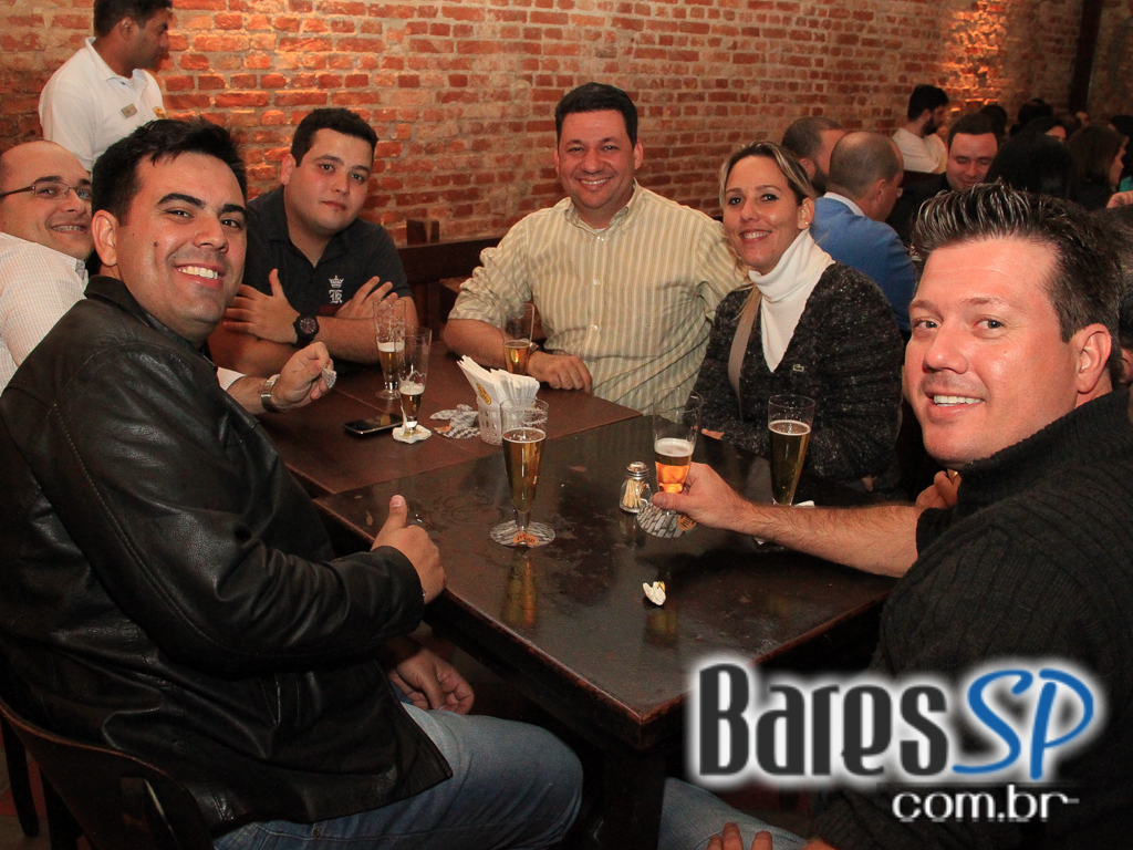 Veloso Bar ofereceu caipirinhas e petiscos variados no happy hour