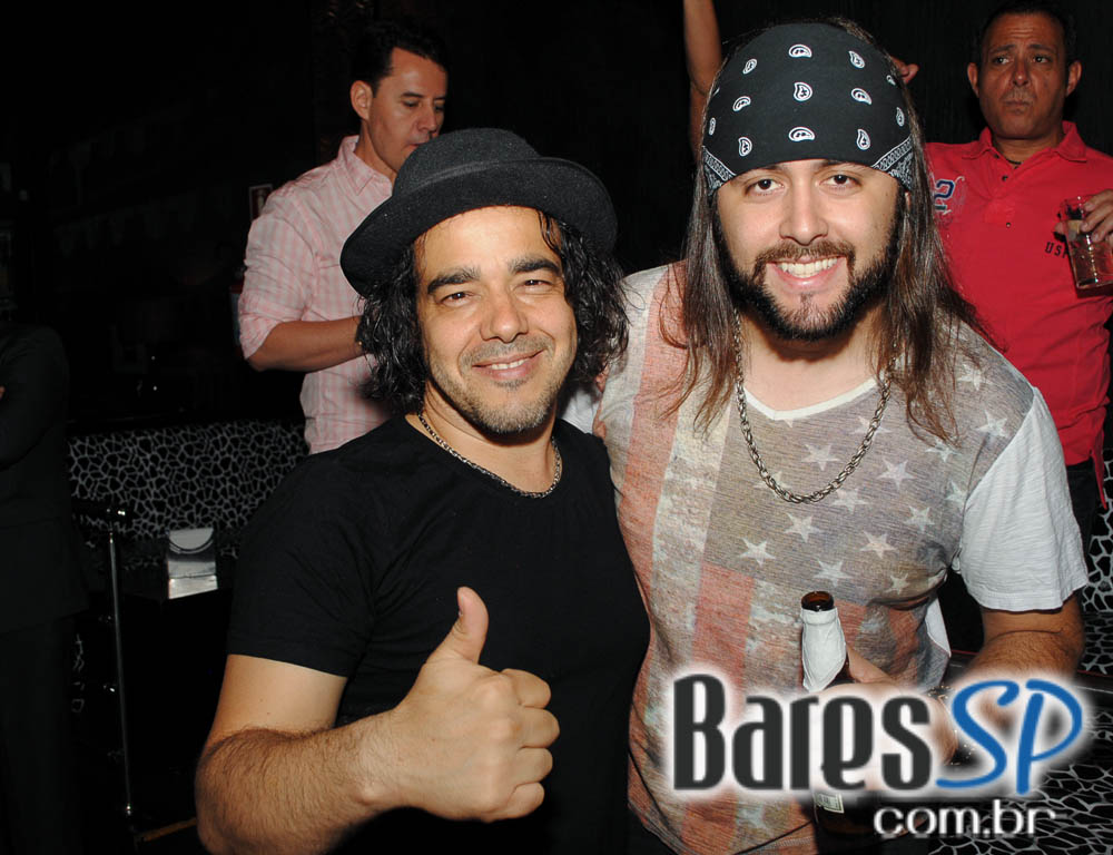 Kashimin e Faibe se apresentaram no palco do Piove no Itaim Bibi Kashimin e Faibe se apresentaram no palco do Piove no Itaim Bibi