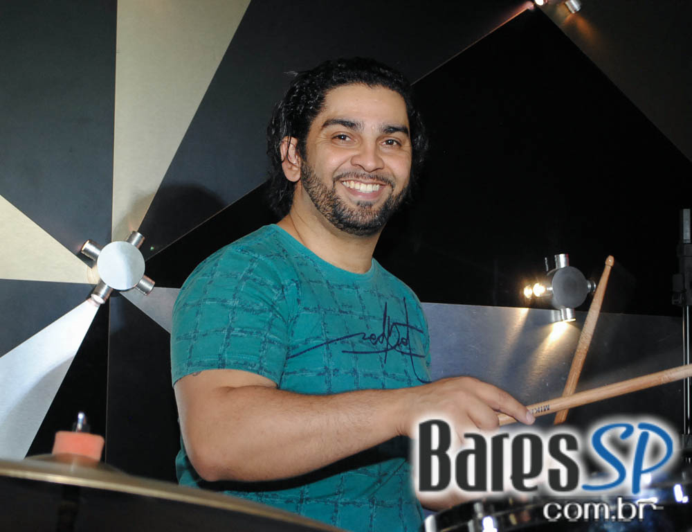 Kashimin e Faibe se apresentaram no palco do Piove no Itaim Bibi Kashimin e Faibe se apresentaram no palco do Piove no Itaim Bibi