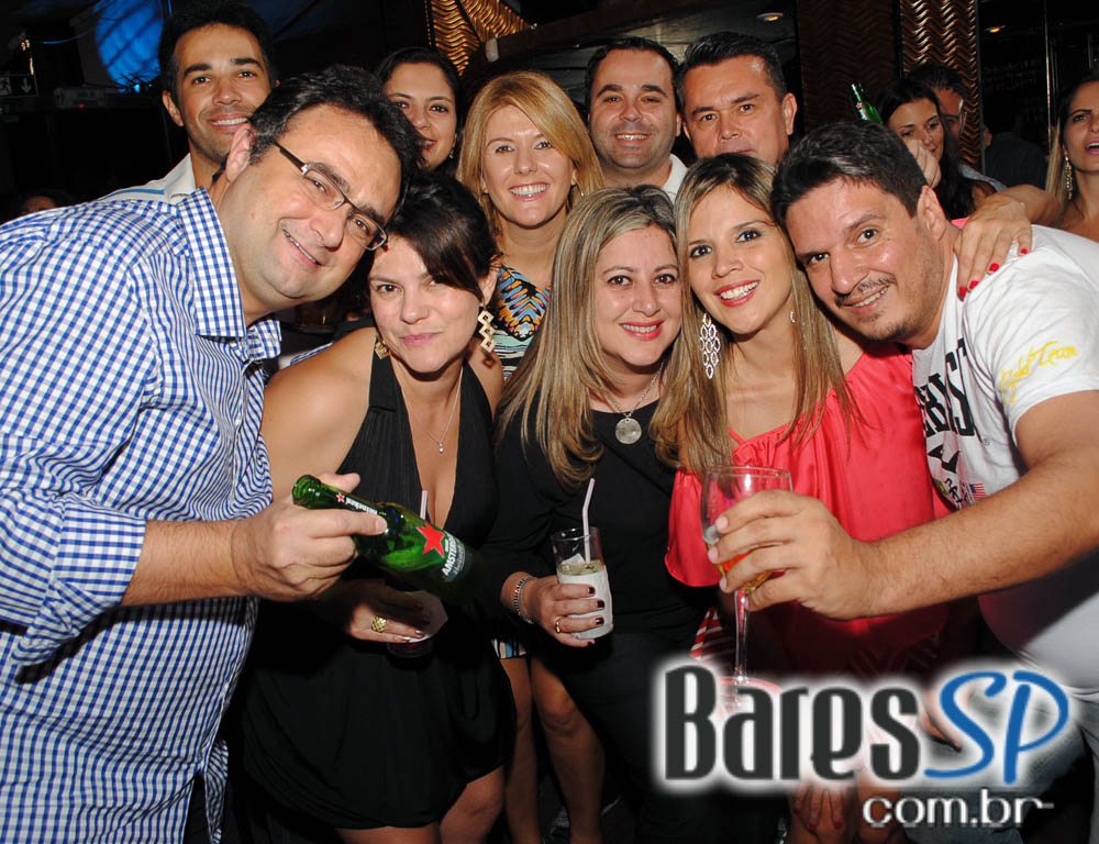 Kashimin e Faibe se apresentaram no palco do Piove no Itaim Bibi Kashimin e Faibe se apresentaram no palco do Piove no Itaim Bibi