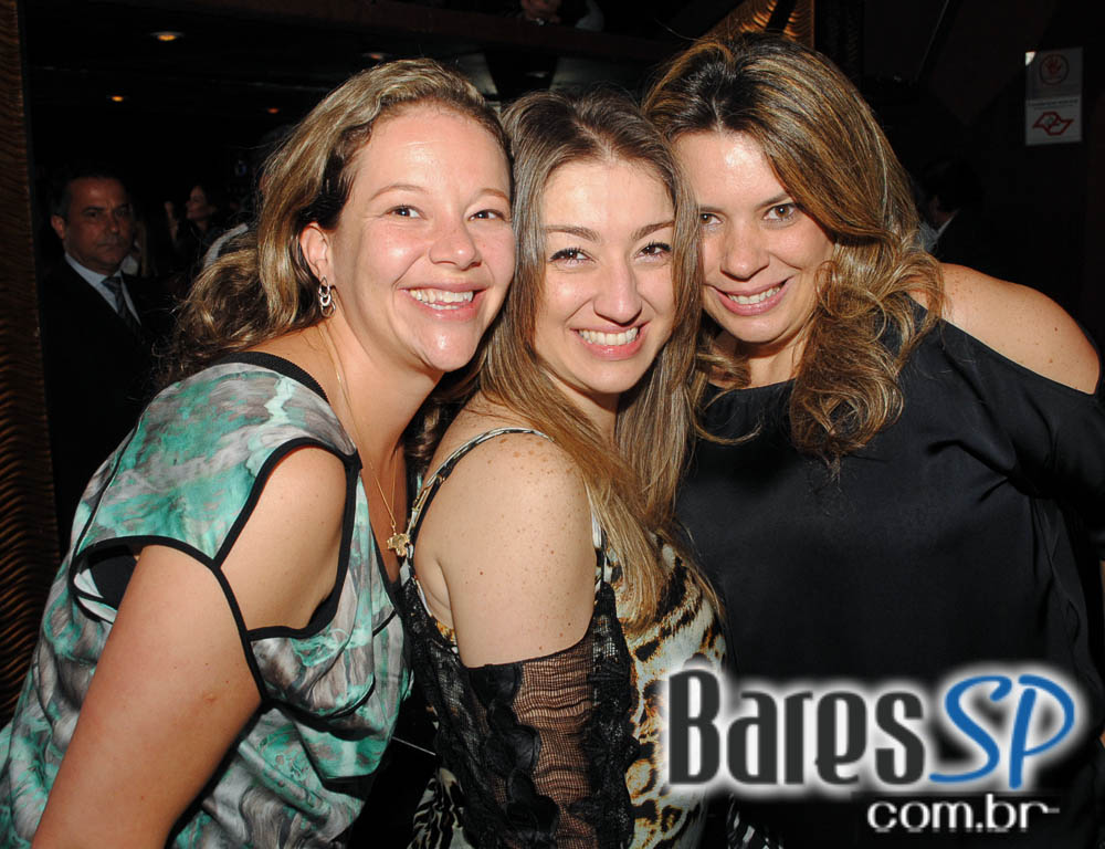 Kashimin e Faibe se apresentaram no palco do Piove no Itaim Bibi Kashimin e Faibe se apresentaram no palco do Piove no Itaim Bibi