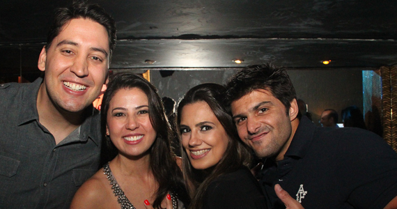 Apresentação de Hot Rocks e outras bandas no palco do Piove