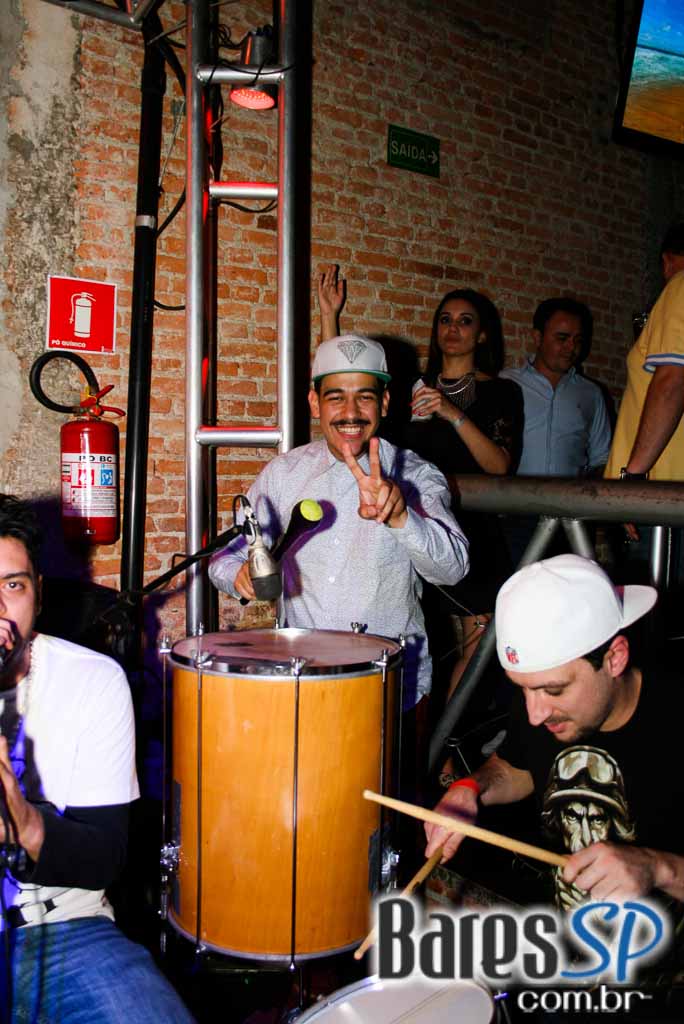 Aniversário de 21 anos da A Lanterna com show do grupo Melanina Carioca Aniversário de 21 anos da A Lanterna com show do grupo Melanina Carioca