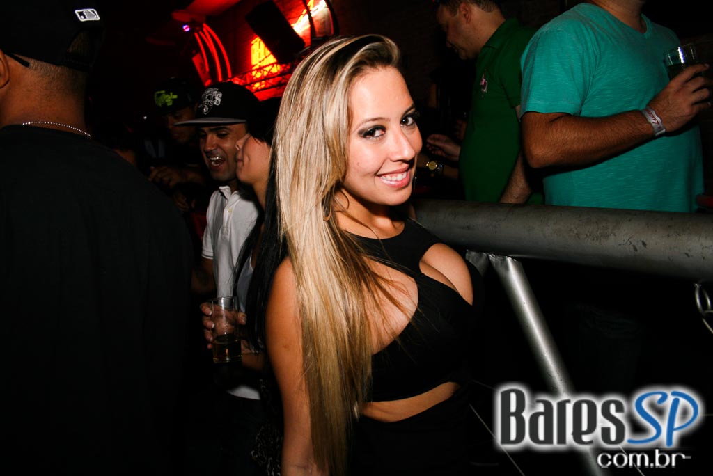 Aniversário de 21 anos da A Lanterna com show do grupo Melanina Carioca Aniversário de 21 anos da A Lanterna com show do grupo Melanina Carioca