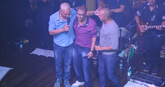 Amigos do Pagode 90 embalaram a noite de sexta no Lapa 40 Graus na Vila Madalena