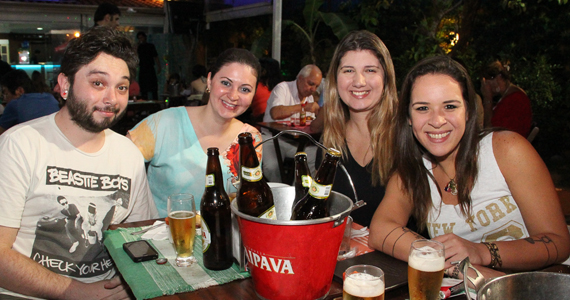 Aldeias ofereceu happy hour com diversas opções de drinks e rodízio de petiscos - Unisal