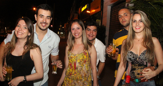 Happy Hour animado no O Alemão Bar com cerveja gelada - Unisal