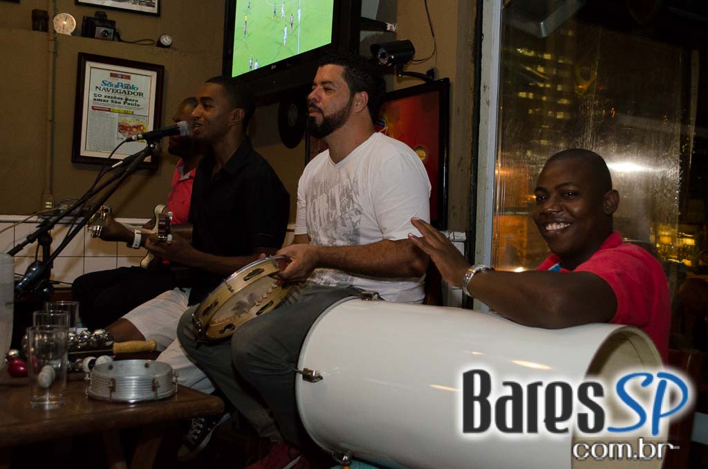 Bar do Arnesto oferecue samba de roda e mix de músicas na sexta-feira
