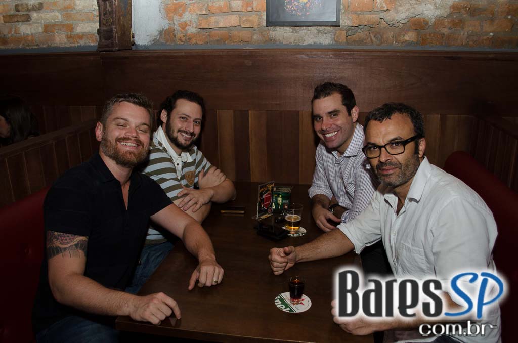 St. George's Pub celebrou aniversário de 1 ano com bandas de rock animando a noite St. George's Pub celebrou aniversário de 1 ano com bandas de rock animando a noite