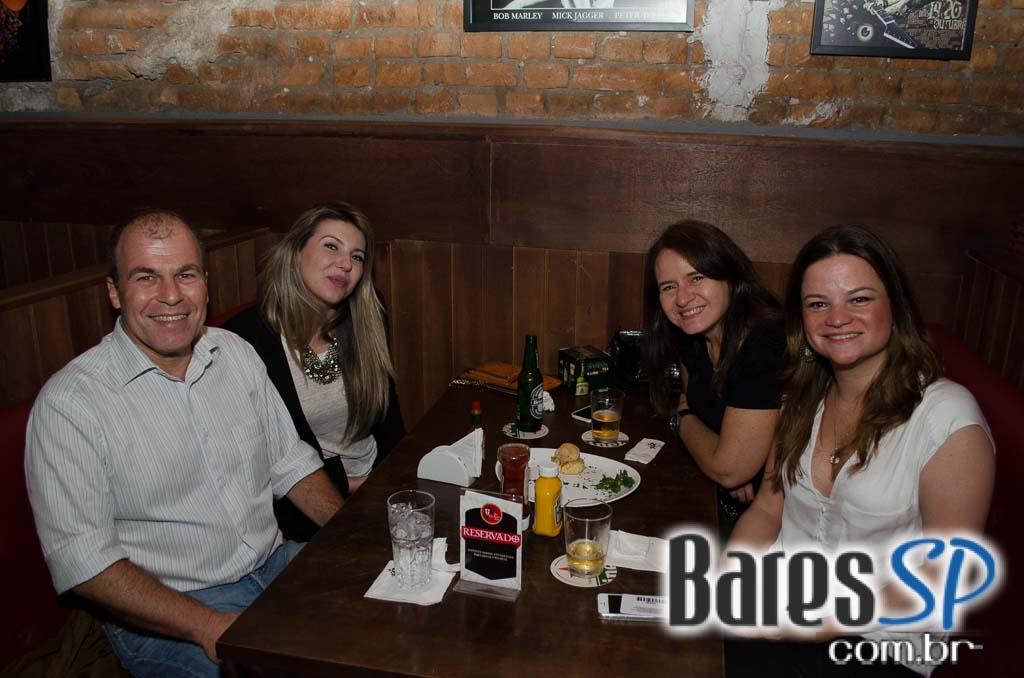 St. George's Pub celebrou aniversário de 1 ano com bandas de rock animando a noite St. George's Pub celebrou aniversário de 1 ano com bandas de rock animando a noite