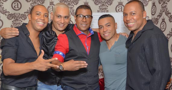 Amigos do Pagode 90 comandaram a véspera de feriado no Club A São Paulo