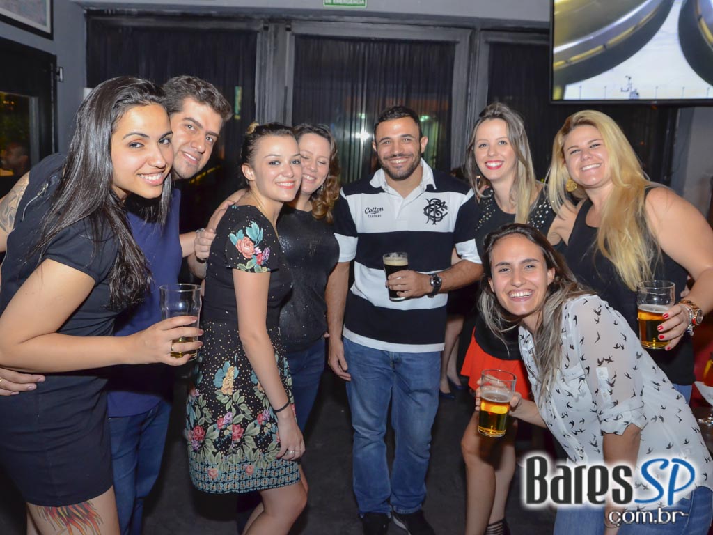 Banda Fitz se apresentou no palco do St. George's Pub do Itaim Banda Fitz se apresentou no palco do St. George's Pub do Itaim