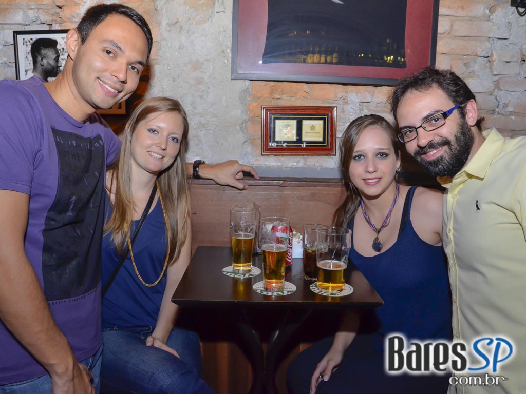 Banda Fitz se apresentou no palco do St. George's Pub do Itaim Banda Fitz se apresentou no palco do St. George's Pub do Itaim