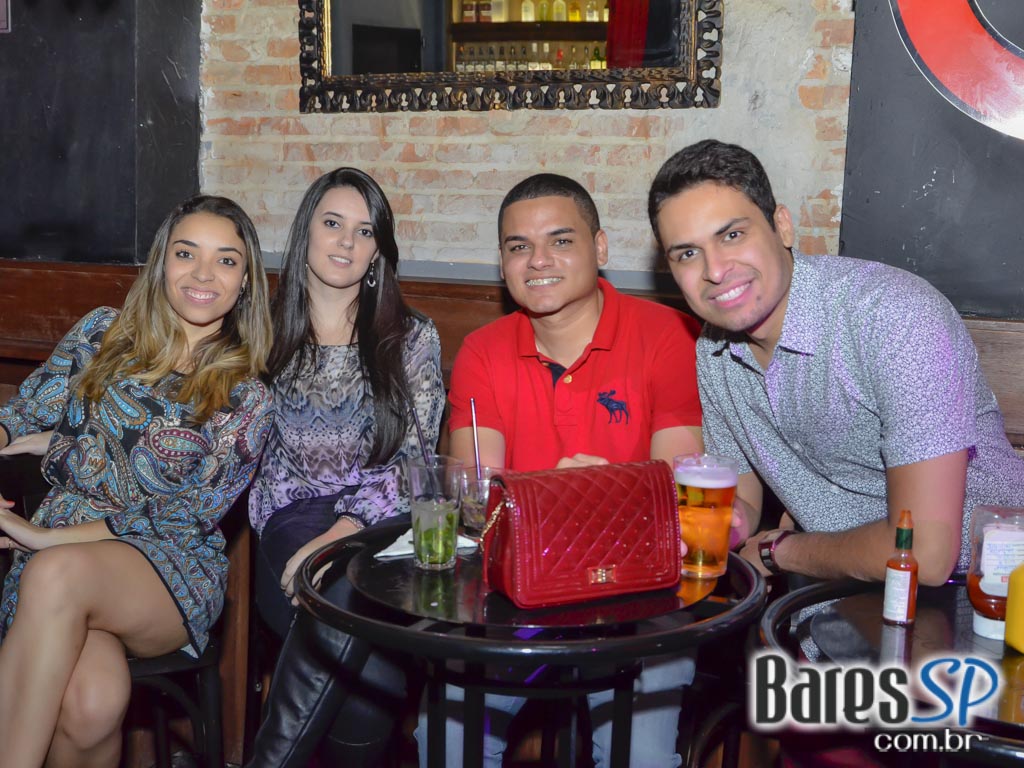 Banda Fitz se apresentou no palco do St. George's Pub do Itaim Banda Fitz se apresentou no palco do St. George's Pub do Itaim