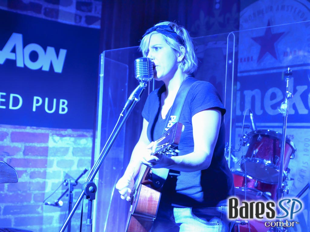 Banda Fitz se apresentou no palco do St. George's Pub do Itaim Banda Fitz se apresentou no palco do St. George's Pub do Itaim