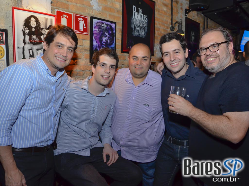 Banda Fitz se apresentou no palco do St. George's Pub do Itaim Banda Fitz se apresentou no palco do St. George's Pub do Itaim