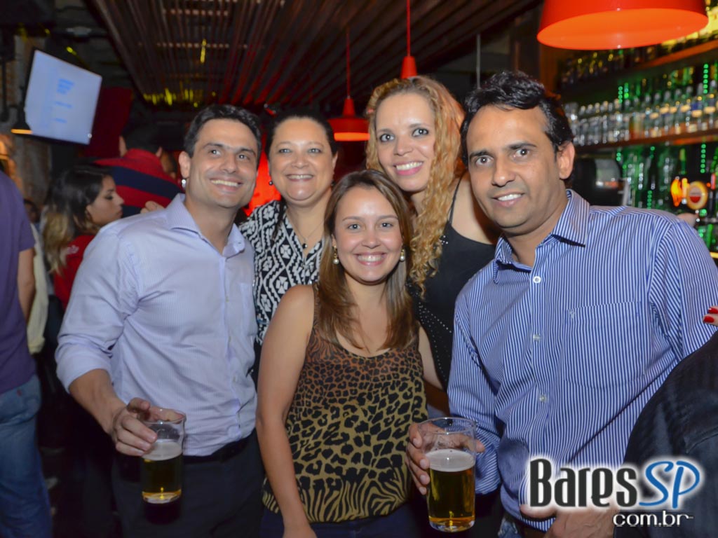 Banda Fitz se apresentou no palco do St. George's Pub do Itaim Banda Fitz se apresentou no palco do St. George's Pub do Itaim