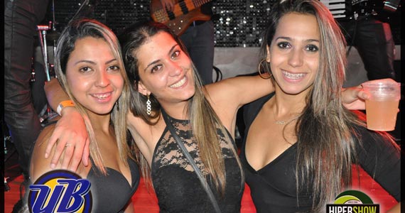 Shows de Edsonn & Enrique e Thiago Ferraz animaram o Yes Brasil Pub