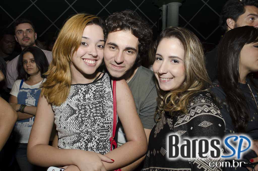 Banda Suricato se apresentou no palco do Cine Joia sábado Banda Suricato se apresentou no palco do Cine Joia sábado