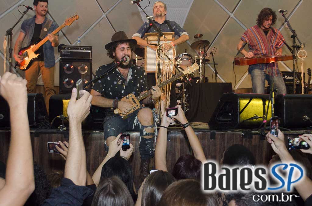 Banda Suricato se apresentou no palco do Cine Joia sábado Banda Suricato se apresentou no palco do Cine Joia sábado