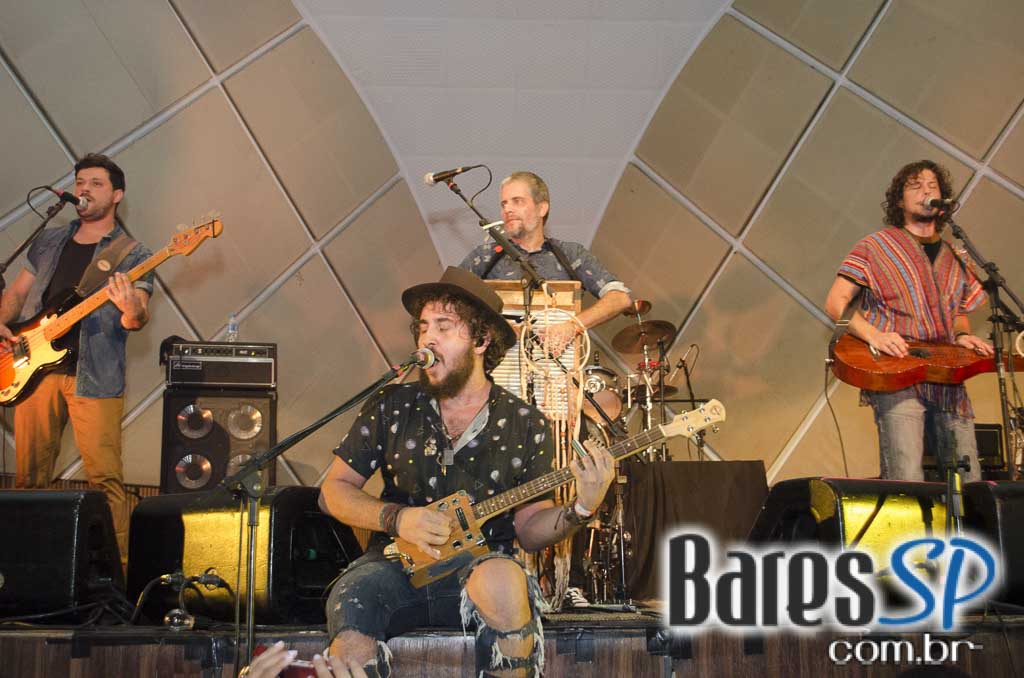 Banda Suricato se apresentou no palco do Cine Joia sábado Banda Suricato se apresentou no palco do Cine Joia sábado