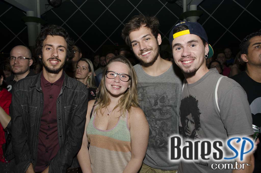 Banda Suricato se apresentou no palco do Cine Joia sábado Banda Suricato se apresentou no palco do Cine Joia sábado