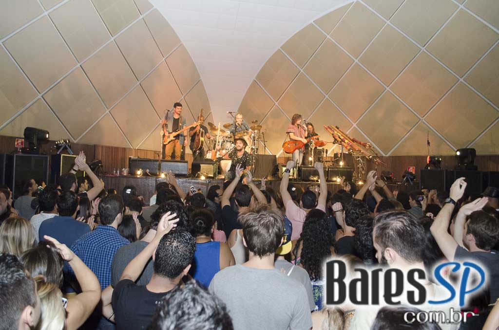 Banda Suricato se apresentou no palco do Cine Joia sábado Banda Suricato se apresentou no palco do Cine Joia sábado