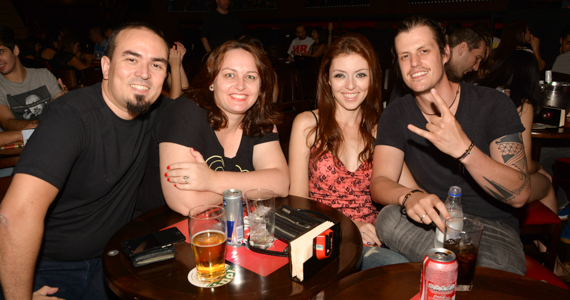 Bandas Whitesnake Cover e Rock of Ages se apresentaram sábado no Gillan's Inn com muito rock