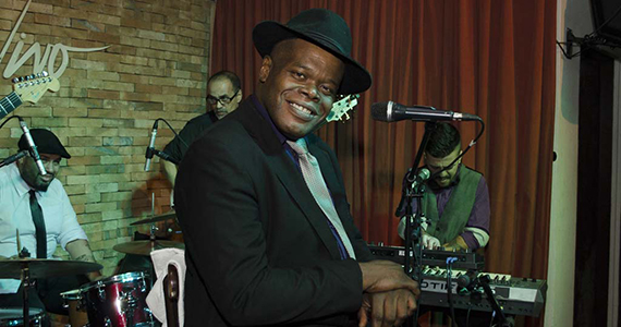 Dom Paulinho Lima se apresentou sábado no palco do Ao Vivo Music