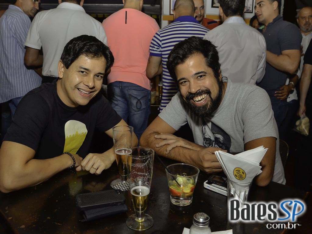 Chef Rodrigo Oliveira criou receita inédita para tradicional coxinha do Veloso Bar
