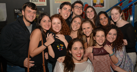 Banda Outsiders e Rock Fútil agitaram a noite da galera presente no London Station