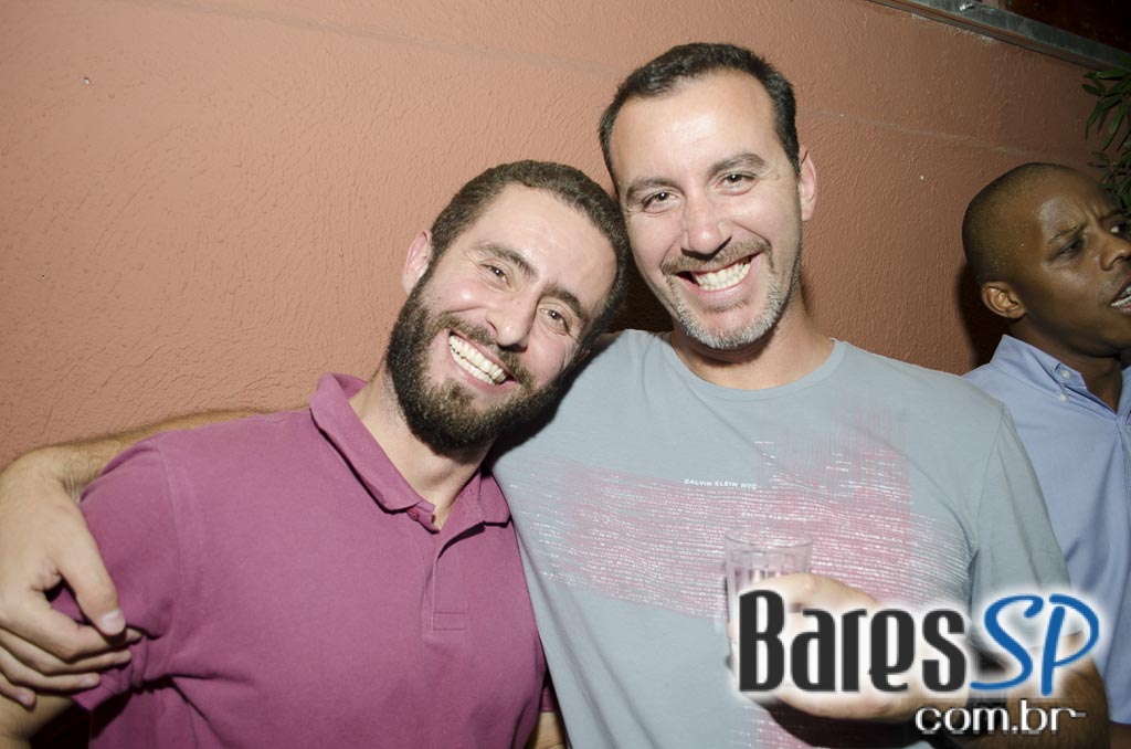 Moacyr Luz e o Samba do Trabalhador animaram a quinta com muito samba no Traço de União Moacyr Luz e o Samba do Trabalhador animaram a quinta com muito samba no Traço de União