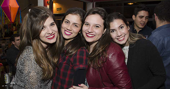 Bar FM 444 ofereceu happy hour com diversos drinks e petiscos na quinta-feira