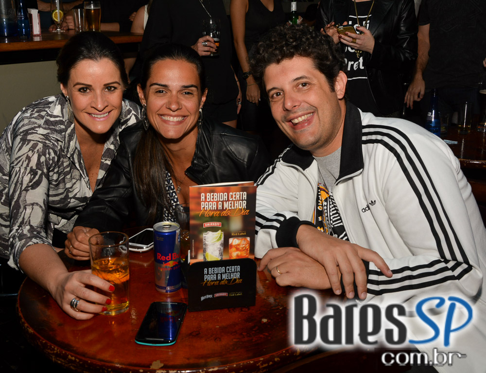 Bandas Now Here Man e Rock Fútil agitaram o palco do London Station Bandas Now Here Man e Rock Fútil agitaram o palco do London Station