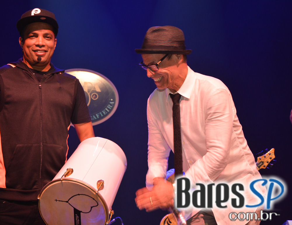 Grupo Revelação cantou seus sucessos na Festa de 1 ano do Lapa 40 Graus Grupo Revelação cantou seus sucessos na Festa de 1 ano do Lapa 40 Graus