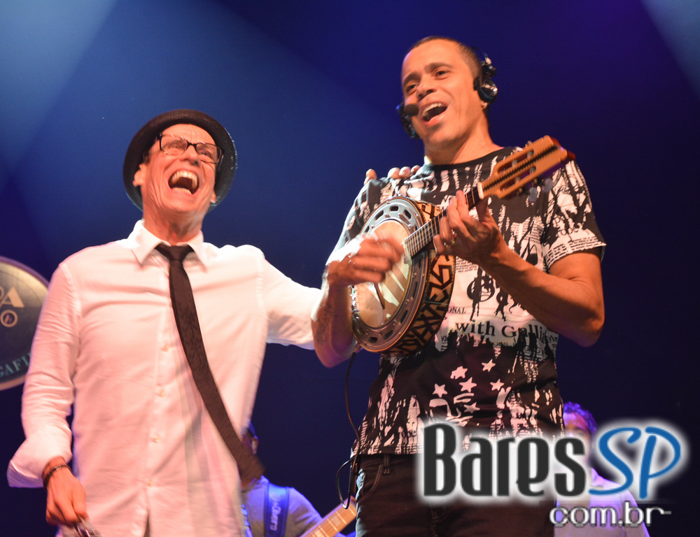 Grupo Revelação cantou seus sucessos na Festa de 1 ano do Lapa 40 Graus Grupo Revelação cantou seus sucessos na Festa de 1 ano do Lapa 40 Graus