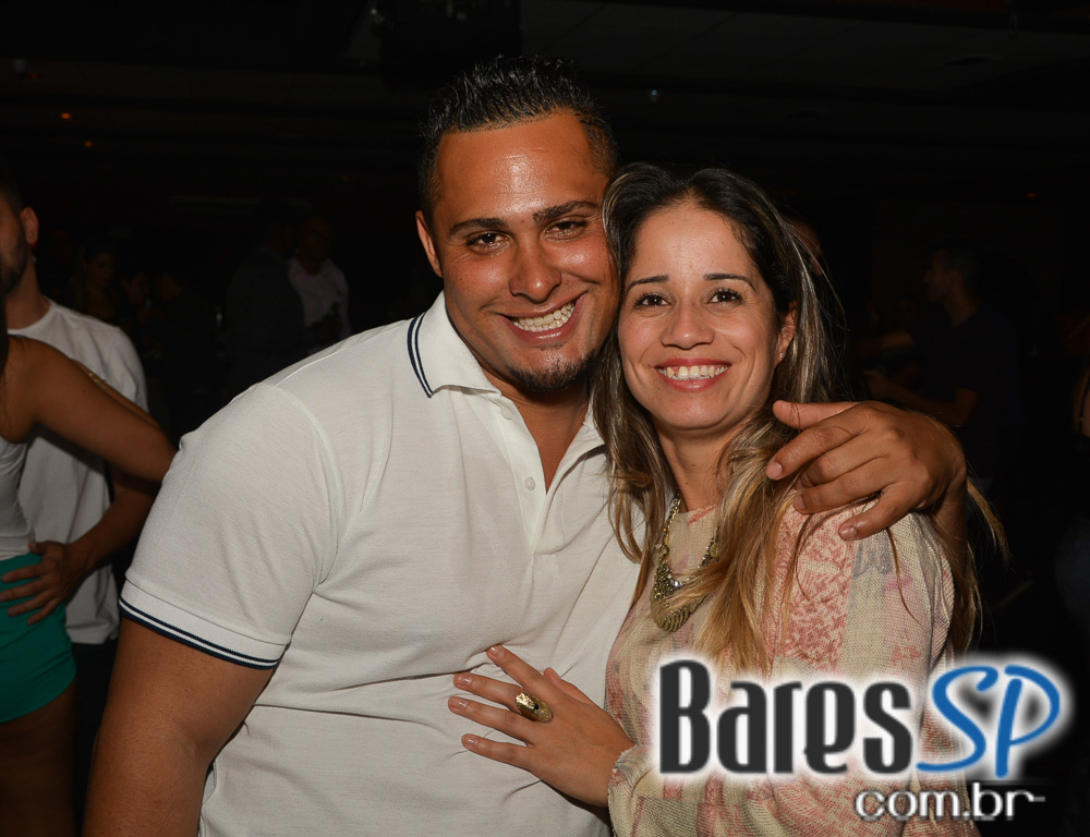 Grupo Revelação cantou seus sucessos na Festa de 1 ano do Lapa 40 Graus Grupo Revelação cantou seus sucessos na Festa de 1 ano do Lapa 40 Graus