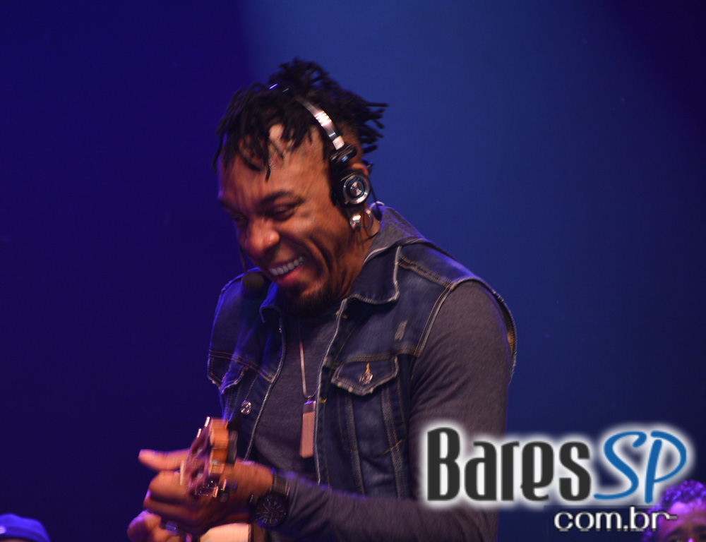 Grupo Revelação cantou seus sucessos na Festa de 1 ano do Lapa 40 Graus Grupo Revelação cantou seus sucessos na Festa de 1 ano do Lapa 40 Graus