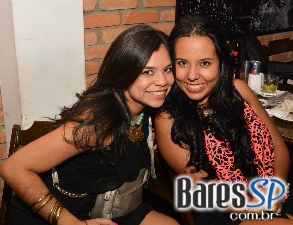 Grupo Revelação cantou seus sucessos na Festa de 1 ano do Lapa 40 Graus Grupo Revelação cantou seus sucessos na Festa de 1 ano do Lapa 40 Graus