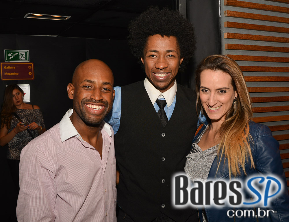 Grupo Revelação cantou seus sucessos na Festa de 1 ano do Lapa 40 Graus Grupo Revelação cantou seus sucessos na Festa de 1 ano do Lapa 40 Graus