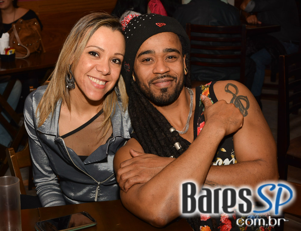 Grupo Revelação cantou seus sucessos na Festa de 1 ano do Lapa 40 Graus Grupo Revelação cantou seus sucessos na Festa de 1 ano do Lapa 40 Graus