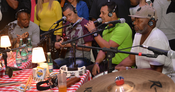 Grupo Revelação cantou sucessos no Sunset Samba House do La Fiesta