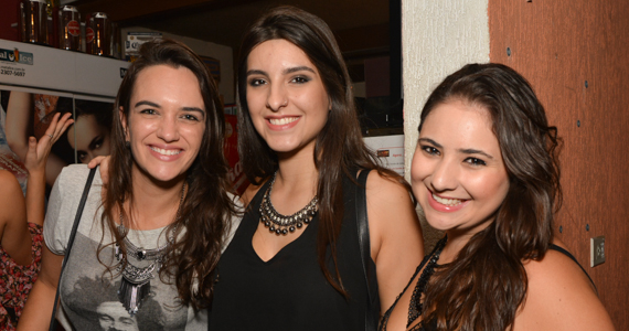 Bar FM 444 apresentou show do Grupo Aquele Som que animou a sexta