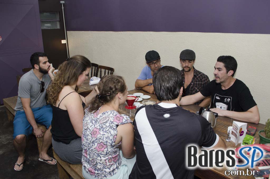 Coffee Week Brasil realizou degustação gratuita de café com Diego Gonzales no Sofá Café
