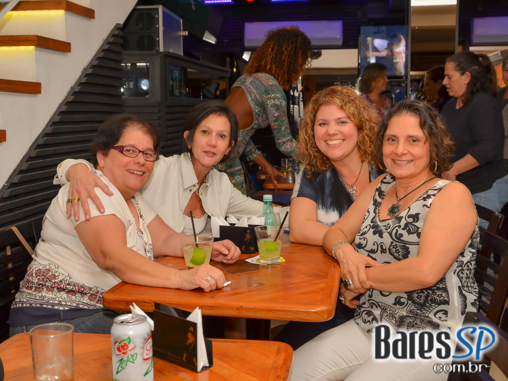 S/A Club Bar apresentou show de Milena Castro e convidados no sábado